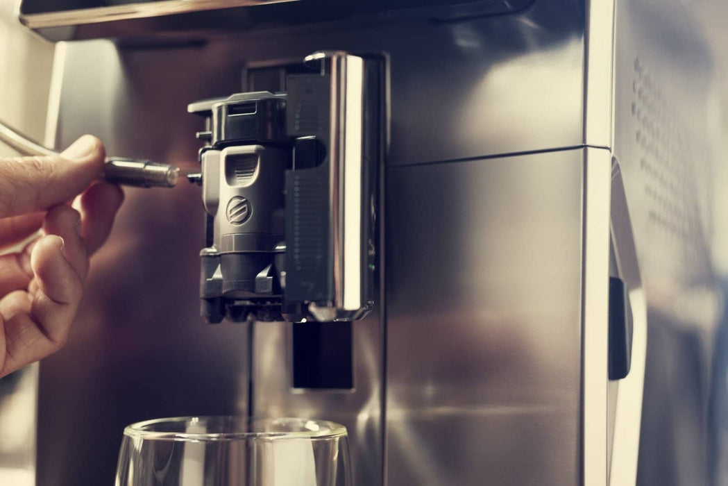  Saeco Xelsis SM7684/04 - Máquina de café expreso súper  automática, parte delantera de metal de titanio (renovada) : Hogar y Cocina